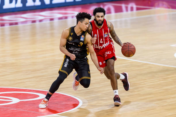 在这个背景 在这个背景